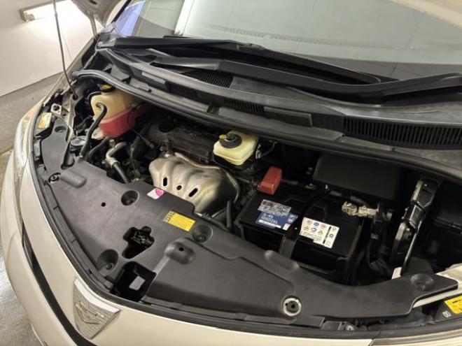 エスティマアエラス　プレミアムエディション　本州仕入　禁煙車　パワーバックドア　両側パワースライドドア　純正ナビ　地デジ　Ｂｌｕｅｔｏｏｔｈ　バックカメラ　純正ブラックハーフレザーシート　純正１８インチＡＷ　社外１６ＡＷ＋スタッドレスタイヤ付 4WD 2400 5Dr