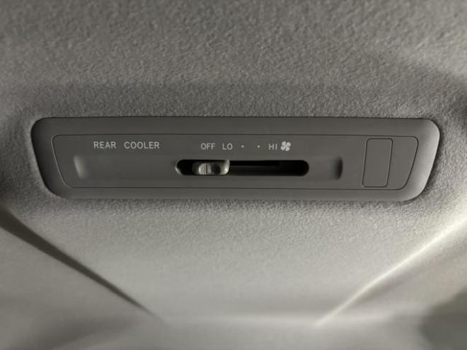 エスティマアエラス　プレミアムエディション　本州仕入　禁煙車　パワーバックドア　両側パワースライドドア　純正ナビ　地デジ　Ｂｌｕｅｔｏｏｔｈ　バックカメラ　純正ブラックハーフレザーシート　純正１８インチＡＷ　社外１６ＡＷ＋スタッドレスタイヤ付 4WD 2400 5Dr
