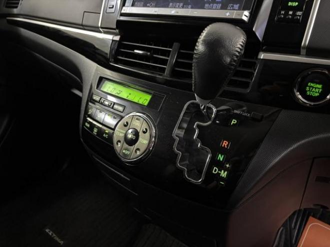 エスティマアエラス　プレミアムエディション　本州仕入　禁煙車　パワーバックドア　両側パワースライドドア　純正ナビ　地デジ　Ｂｌｕｅｔｏｏｔｈ　バックカメラ　純正ブラックハーフレザーシート　純正１８インチＡＷ　社外１６ＡＷ＋スタッドレスタイヤ付 4WD 2400 5Dr