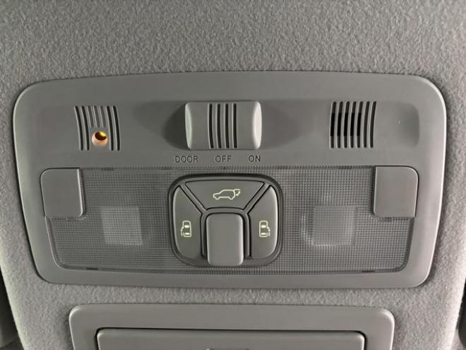 エスティマアエラス　プレミアムエディション　本州仕入　禁煙車　パワーバックドア　両側パワースライドドア　純正ナビ　地デジ　Ｂｌｕｅｔｏｏｔｈ　バックカメラ　純正ブラックハーフレザーシート　純正１８インチＡＷ　社外１６ＡＷ＋スタッドレスタイヤ付 4WD 2400 5Dr