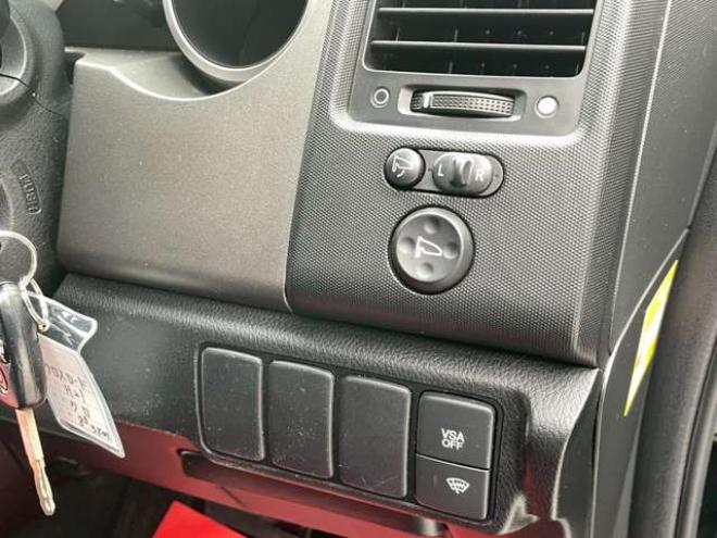クロスロード2.0 20X HIDエディション 4WD　パワステ　パワーウィンドウ　アルミホイール　エアコン　ABS　バックカメラ　キーレスエントリー　3列シート　盗難防止装置　横滑り防止装置　ディスチャージドランプ　全塗装済 2000