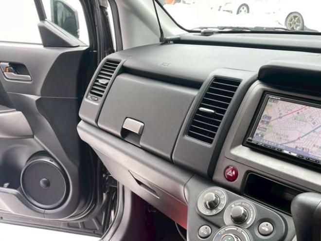 クロスロード2.0 20X HIDエディション 4WD　パワステ　パワーウィンドウ　アルミホイール　エアコン　ABS　バックカメラ　キーレスエントリー　3列シート　盗難防止装置　横滑り防止装置　ディスチャージドランプ　全塗装済 2000
