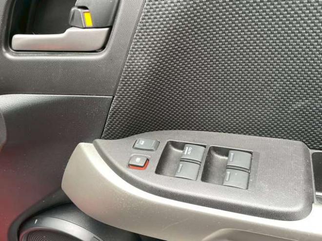 クロスロード2.0 20X HIDエディション 4WD　パワステ　パワーウィンドウ　アルミホイール　エアコン　ABS　バックカメラ　キーレスエントリー　3列シート　盗難防止装置　横滑り防止装置　ディスチャージドランプ　全塗装済 2000