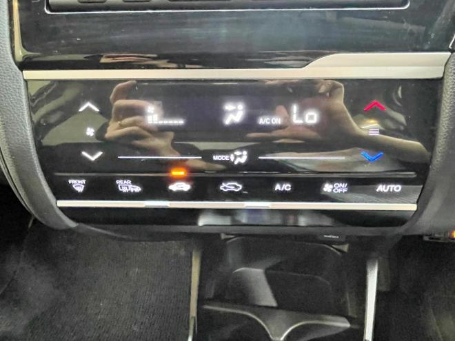 フィット1.5ハイブリッドFパッケージ 4WD 5年保証 スマキー ナビ ETC 自社認証工場 車検整備2年付 修復歴無 寒冷地仕様 禁煙