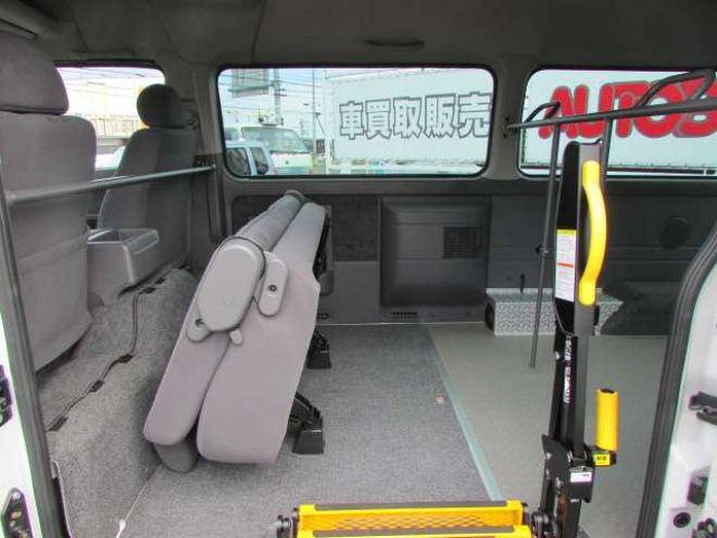 キャラバン3.0 GX スーパーロングボディ ハイルーフ ディーゼルターボ 4WD　ヒッチメンバー/3段ステップ/ベバストヒーター/ルーフベンチレーション/パートタイム4WD/リヤヒーター&クーラー/キーレス/パワーウィンドウ 3000