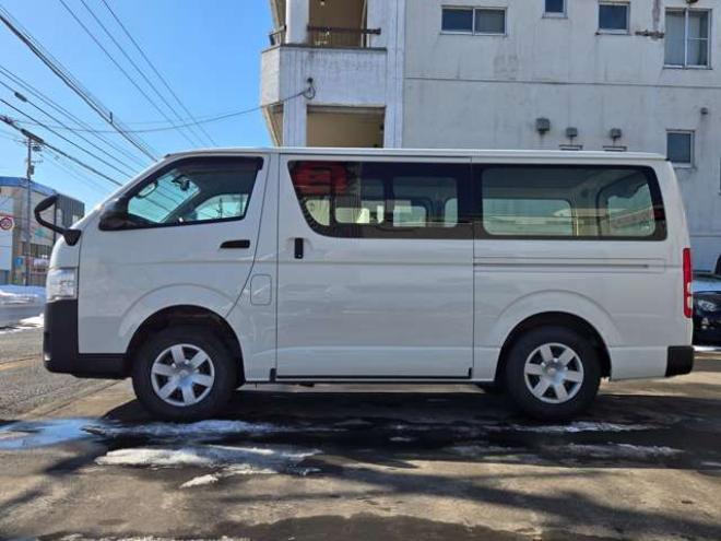レジアスエース3.0 DX ロングボディ ディーゼルターボ 4WD　寒冷地仕様　キーレス リアヒーター　マルチユースシートバックコンソール　フロントアンダーミラー　電動格納ミラー　パワーヒート　デイライト　純正オーディオ　FM/AM　AUX　Bカメラ　ターボ 3000