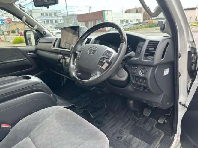 ハイエース2.7 GL ロング ファインテックツアラー 4WD　プッシュスタート　両側パワースライドドア　オートハイビーム ETC2.0 パノラマミックビュー ディスプレイオーディオ バックカメラ　Bluetooth　フルセグTV リアヒーター&クーラーコントローラー ルーフスピーカー 2700