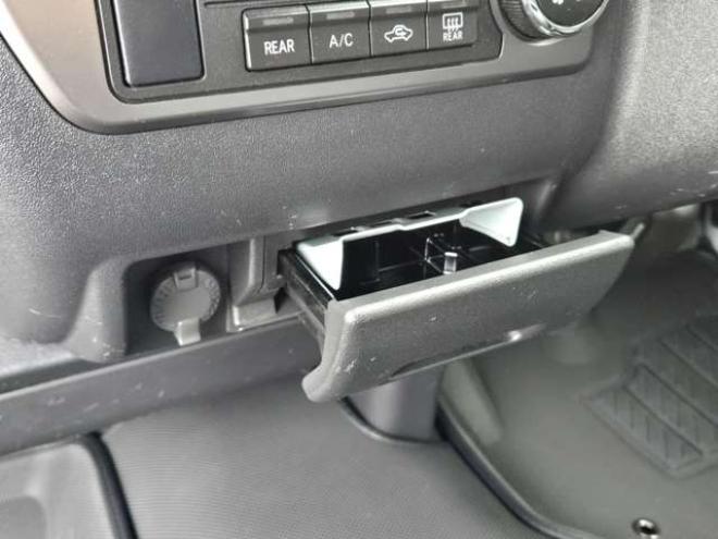 ハイエースバン2.8 スーパーGL ダークプライムII ロングボディ ディーゼルターボ 4WD　ESSEX FスポイラーVer3&サイドライナー&リアライナー　ESSEX　フロアマッド　ENCD17インチAW　ヨコハマPARADA17インチ　ハーフレザーシート　プッシュスタート　スマートキー　リアヒーター 2800