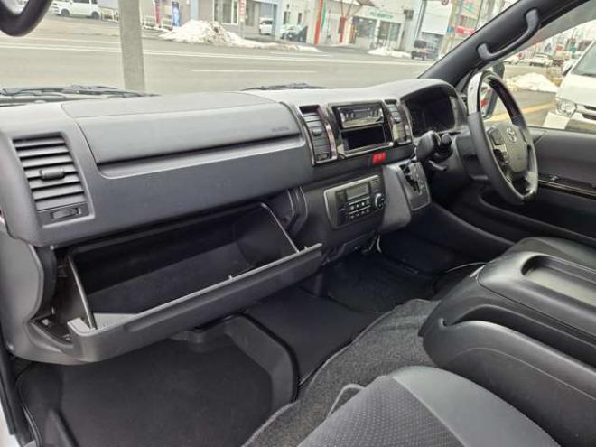 ハイエースバン2.8 スーパーGL ダークプライムII ロングボディ ディーゼルターボ 4WD　ESSEX FスポイラーVer3&サイドライナー&リアライナー　ESSEX　フロアマッド　ENCD17インチAW　ヨコハマPARADA17インチ　ハーフレザーシート　プッシュスタート　スマートキー　リアヒーター 2800
