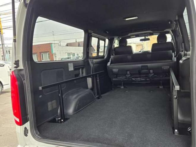 ハイエースバン2.8 スーパーGL ダークプライムII ロングボディ ディーゼルターボ 4WD　ESSEX FスポイラーVer3&サイドライナー&リアライナー　ESSEX　フロアマッド　ENCD17インチAW　ヨコハマPARADA17インチ　ハーフレザーシート　プッシュスタート　スマートキー　リアヒーター 2800