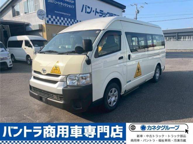 ハイエースコミューター 2.7 DX 4WD　4WD　乗車定員大人4人+幼児18人　置き去り防止装置　リヤヒーター　リヤエアコン 2700