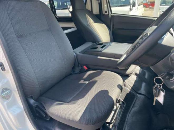 ハイエースバン2.8 DX ロング ディーゼルターボ 4WD　4WD　トヨタセーフティーセンス　寒冷地仕様　フロントリアヒーター　両側スライドドア 2800