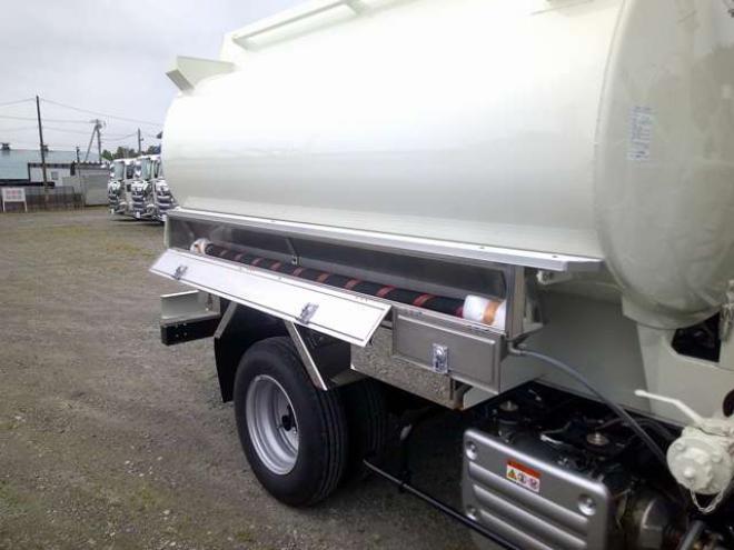 デュトロタンクローリー　2DG-XZU685M 新明和工業　 4WD 4000