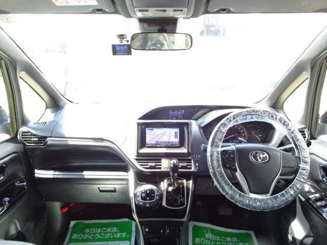 エスクァイア2.0 Gi 4WD　本州車　保証1年/走行距離無制限　後期 4WD　セーフティセンス　両側パワースライドドア　バックカメラ　本革シート　前席シートヒーター　アイドリングストップ　ビルトインETC　LEDヘッドライト　冬タイヤ付 2000
