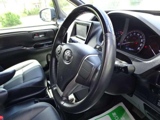 エスクァイア2.0 Gi 4WD　本州車　保証1年/走行距離無制限　後期 4WD　セーフティセンス　両側パワースライドドア　バックカメラ　本革シート　前席シートヒーター　アイドリングストップ　ビルトインETC　LEDヘッドライト　冬タイヤ付 2000