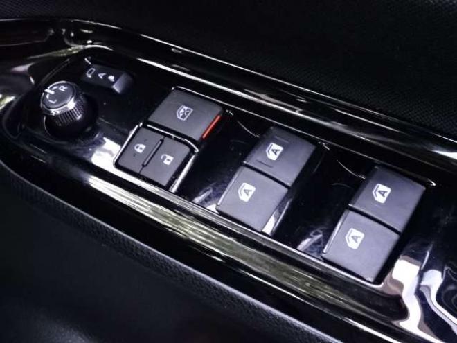 ヴォクシー2.0 ZS 4WD　本州車　保証1年/走行距離無制限　4WD　後期　純正10インチナビ　フリップダウンモニタ　両側パワースライドドア　　地デジ　バックカメラ　LEDヘッドライト　AUTOHIビーム　スマートキー　クルコン 2000