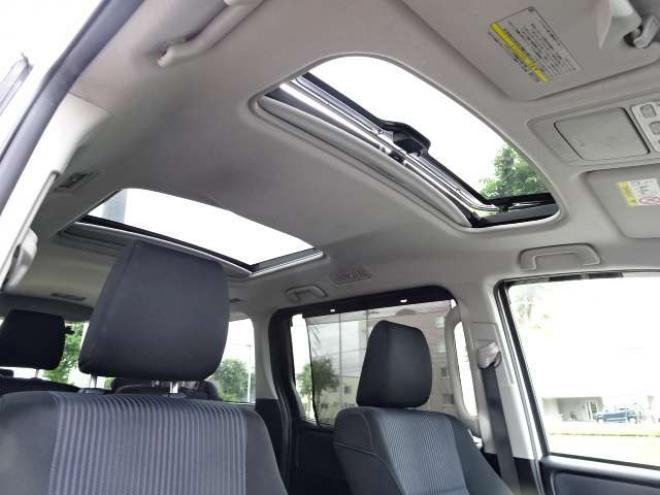 ヴォクシー2.0 ZS 4WD　本州車　保証/走行距離無制限　サンルーフ　4WD　ツインムーンルーフ　両側パワースライドドア　純正9型ナビ　　バックカメラ　Bluetooth接続　前後ドライブレコーダー　コーナーセンサー　ETC　LEDヘッドライト 2000