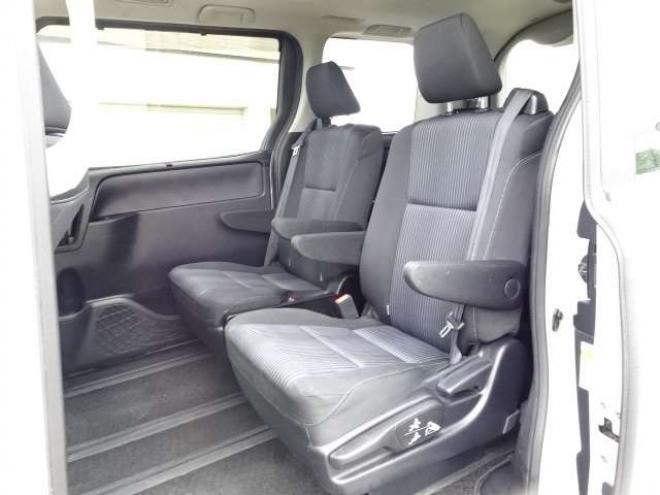 ヴォクシー2.0 ZS 4WD　本州車　保証/走行距離無制限　サンルーフ　4WD　ツインムーンルーフ　両側パワースライドドア　純正9型ナビ　　バックカメラ　Bluetooth接続　前後ドライブレコーダー　コーナーセンサー　ETC　LEDヘッドライト 2000