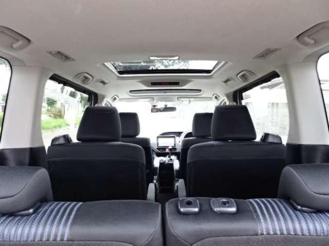 ヴォクシー2.0 ZS 4WD　本州車　保証/走行距離無制限　サンルーフ　4WD　ツインムーンルーフ　両側パワースライドドア　純正9型ナビ　　バックカメラ　Bluetooth接続　前後ドライブレコーダー　コーナーセンサー　ETC　LEDヘッドライト 2000