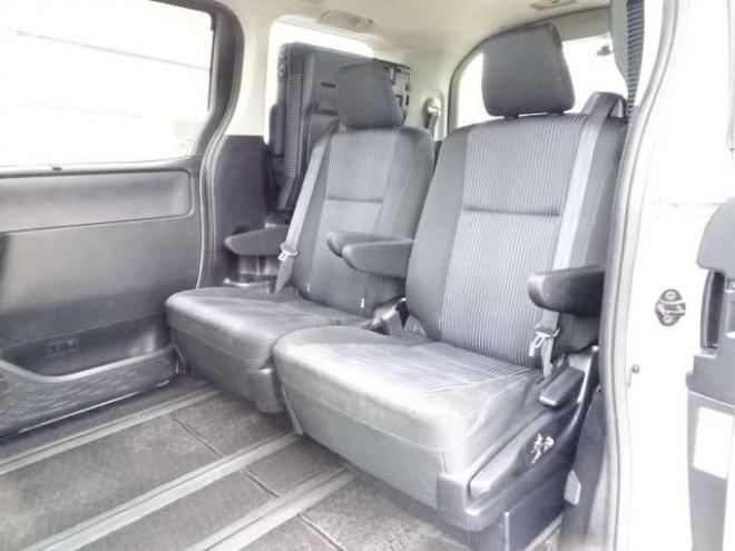 ヴォクシー2.0 ZS 4WD　本州車　保証/走行距離無制限　サンルーフ　4WD　ツインムーンルーフ　両側パワースライドドア　純正9型ナビ　　バックカメラ　Bluetooth接続　前後ドライブレコーダー　コーナーセンサー　ETC　LEDヘッドライト 2000
