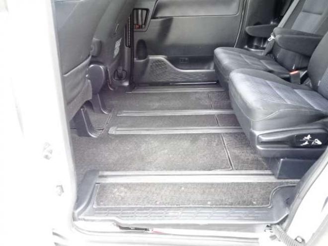ヴォクシー2.0 ZS 4WD　本州車　保証/走行距離無制限　サンルーフ　4WD　ツインムーンルーフ　両側パワースライドドア　純正9型ナビ　　バックカメラ　Bluetooth接続　前後ドライブレコーダー　コーナーセンサー　ETC　LEDヘッドライト 2000