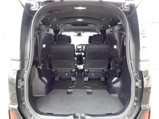 ヴォクシー2.0 ZS 煌 4WD　本州車　保証1年/走行距離無制限　4WD　後期　トヨタセーフティセンス　両側パワースライドドア　純正ナビ　地デジ　バックカメラ　エンジンスターター　LEDヘッドライト　ドライブレコーダー　AUTOHIビーム 2000