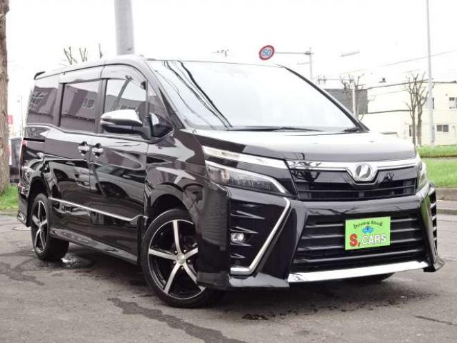 ヴォクシー2.0 ZS 煌 4WD　本州車　保証1年/走行距離無制限　4WD　後期　トヨタセーフティセンス　両側パワースライドドア　純正ナビ　地デジ　バックカメラ　エンジンスターター　LEDヘッドライト　ドライブレコーダー　AUTOHIビーム 2000