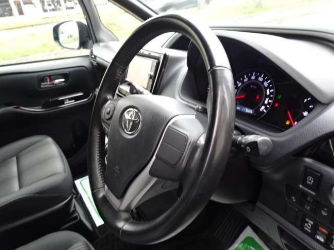 ヴォクシー2.0 ZS 煌 4WD　本州車　保証1年/走行距離無制限　4WD　後期　トヨタセーフティセンス　両側パワースライドドア　純正ナビ　地デジ　バックカメラ　エンジンスターター　LEDヘッドライト　ドライブレコーダー　AUTOHIビーム 2000