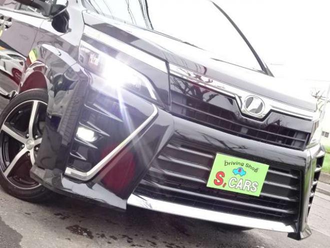 ヴォクシー2.0 ZS 煌 4WD　本州車　保証1年/走行距離無制限　4WD　後期　トヨタセーフティセンス　両側パワースライドドア　純正ナビ　地デジ　バックカメラ　エンジンスターター　LEDヘッドライト　ドライブレコーダー　AUTOHIビーム 2000