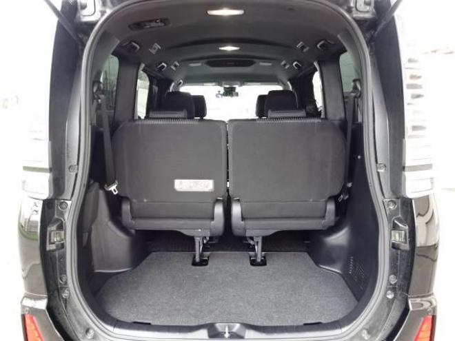 ヴォクシー2.0 ZS 煌 4WD　本州車　保証1年/走行距離無制限　4WD　後期　トヨタセーフティセンス　両側パワースライドドア　純正ナビ　地デジ　バックカメラ　エンジンスターター　LEDヘッドライト　ドライブレコーダー　AUTOHIビーム 2000