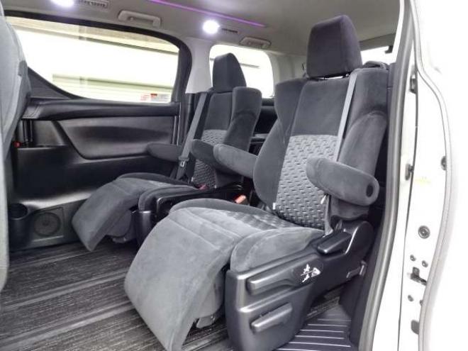 アルファード2.5 S 4WD　本州車　保証1年/走行距離無制限　4WD　両側パワースライドドア　社外9型ナビ　地デジ　バックカメラ　Bluetooth接続　LEDヘッドライト　前後ドライブレコーダー　ビルトインETC　冬タイヤ付属　純正18インチアルミ 2500