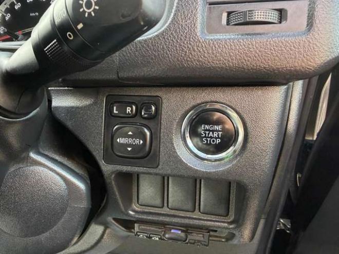ハイエースバン3.0 スーパーGL ダークプライム ロングボディ ディーゼルターボ 4WD　本州車　即日納可　新品タイミングベルト/ウォーターポンプ交換込3.0ディーゼルターボ　ダークプライム　DELF&NASCARホワイトレタータイヤ　バックカメラ　オプションLSD　LEDヘッドライト 木目ハンドル 3000