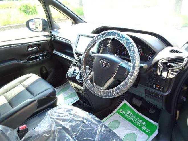 エスクァイア2.0 Gi 4WD　本州車　保証1年/走行距離無制限　4WD　モデリスタエアロ　トヨタセーフティセンスC　TEIN車高調　純正オプショングリル　両側パワースライドドア　純正10型ナビ　TV　バックカメラ　純正エンジンスターター 本革 2000