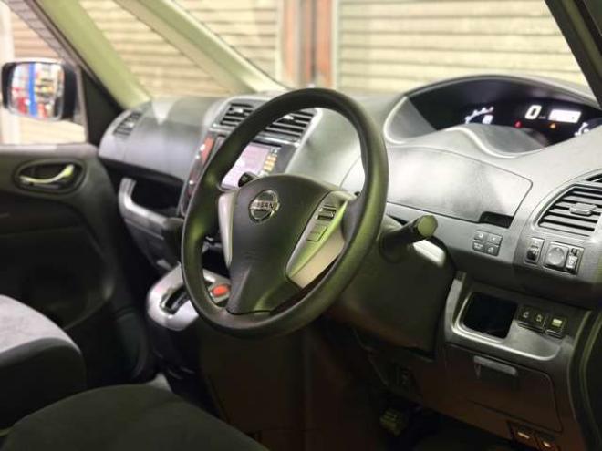 セレナ2.0 20X 4WD　防錆塗装4WDエンスタBカメETC積込タイヤ 2000