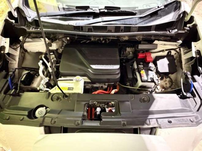 リーフX 10万台記念車　TVBカメ積込タイヤETC 2WD 不明