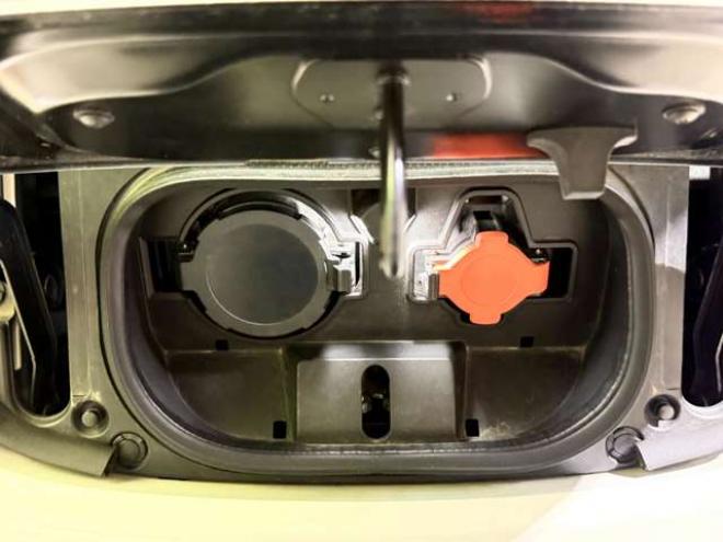 リーフX 10万台記念車　TVBカメ積込タイヤETC 2WD 不明