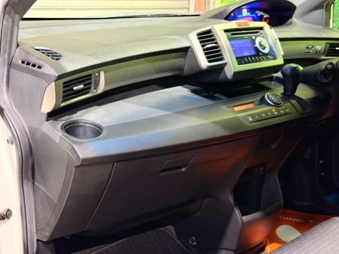 フリードスパイクハイブリッド1.5 ジャストセレクション　防錆塗装キーレスドラレコCD積込タイヤ 2WD 1500