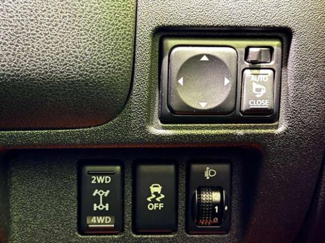 マーチ1.2 X FOUR Vセレクション 4WD　防錆塗装4WDTVナビエンスタ 1200