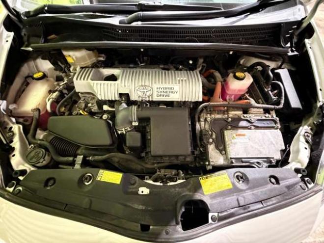 プリウス1.8 S　防錆塗装TVナビ積込タイヤ 2WD 1800