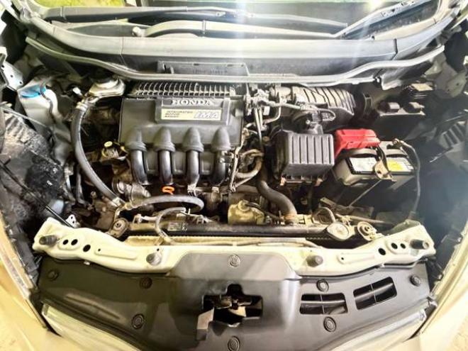フィットシャトルハイブリッド1.3 C　防錆塗装キーレスCDポータブルTV積込タイヤ 2WD 1300