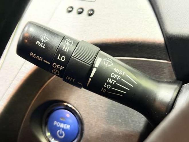 プリウス1.8 S　防錆塗装TVナビBカメETC 2WD 1800