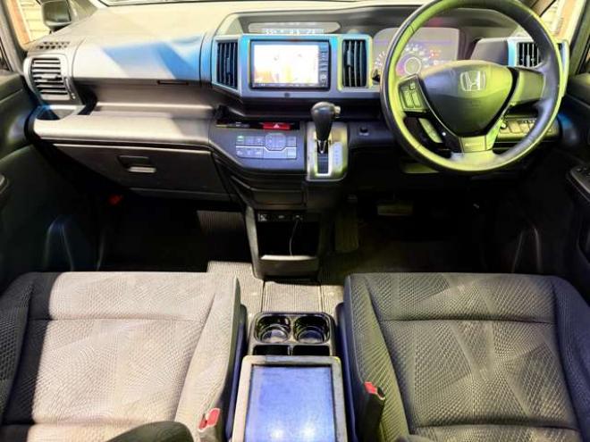 ステップワゴン2.0 スパーダ Z HDDナビ エディション 4WD　防錆塗装4WDTVナビBカメエンスタETC後席モニタ 2000