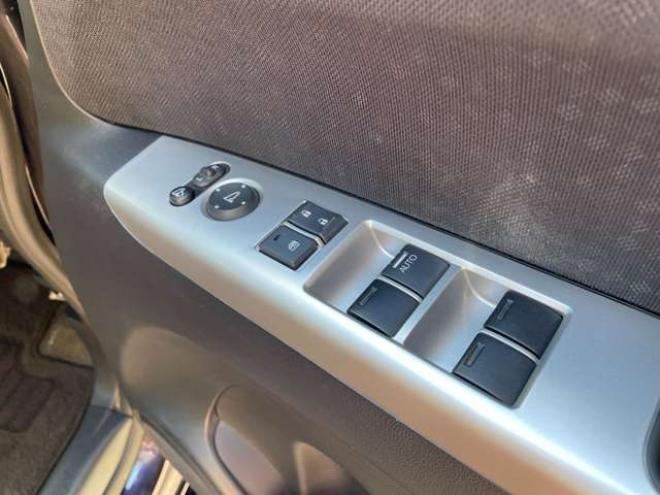 N-BOXカスタムG ターボ Lパッケージ 4WD　1年保証/後期型/Bluetooth/ナビ・フルセグTV/バックカメラ/両側パワースライドドア/エンジンスターター/ビルトインETC/前後ドライブレコーダー/純正15インチアルミホイール/法定整備/車検残R9年9月/修復歴無 660