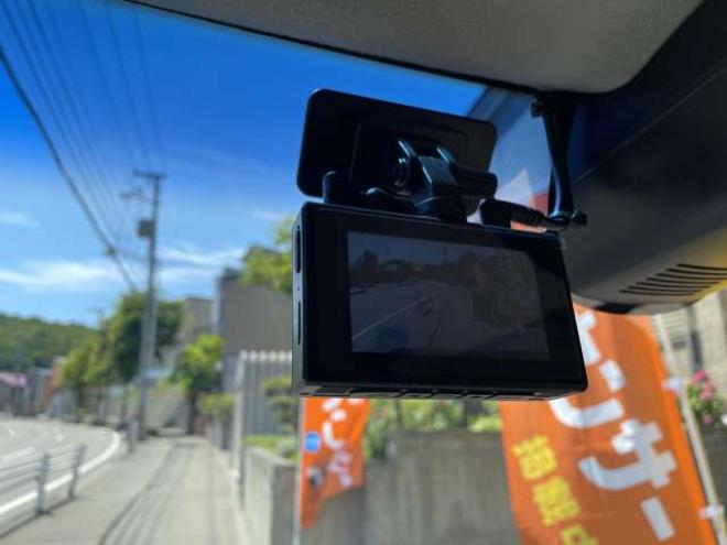 N-BOXカスタムG ターボ Lパッケージ 4WD　1年保証/後期型/Bluetooth/ナビ・フルセグTV/バックカメラ/両側パワースライドドア/エンジンスターター/ビルトインETC/前後ドライブレコーダー/純正15インチアルミホイール/法定整備/車検残R9年9月/修復歴無 660