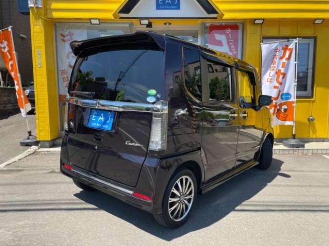N-BOXカスタムG ターボ Lパッケージ 4WD　1年保証/後期型/Bluetooth/ナビ・フルセグTV/バックカメラ/両側パワースライドドア/エンジンスターター/ビルトインETC/前後ドライブレコーダー/純正15インチアルミホイール/法定整備/車検残R9年9月/修復歴無 660