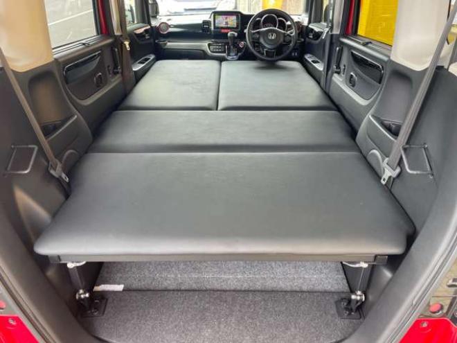 N-BOXカスタムG ターボ Lパッケージ 2トーンカラースタイル 4WD　1年保証/Bluetooth/ナビ・フルセグTV/バックカメラ/フルベッドキット/エンジンスターター/ETC/前後ドラレコ/キー2本/両側パワースライドドア/ハーフレザーシート/2トーンカラー/車検整備2年付き/法定整備/修復歴無し 660