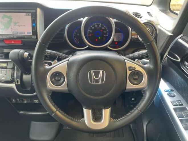 N-BOXカスタムG ターボSSパッケージ 4WD　後期型/Bluetooth/ナビ・フルセグTV/バックカメラ/両側パワスラ/ETC/エンスタ/ハーフレザーシート/純正15インチアルミホイール付き夏タイヤ装着/アルミホイール付き冬タイヤ付き/車検整備2年付/法定整備/修復歴無し 660