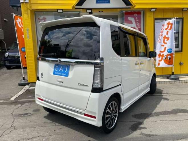 N-BOXカスタムG ターボSSパッケージ 4WD　後期型/Bluetooth/ナビ・フルセグTV/バックカメラ/両側パワスラ/ETC/エンスタ/ハーフレザーシート/純正15インチアルミホイール付き夏タイヤ装着/アルミホイール付き冬タイヤ付き/車検整備2年付/法定整備/修復歴無し 660