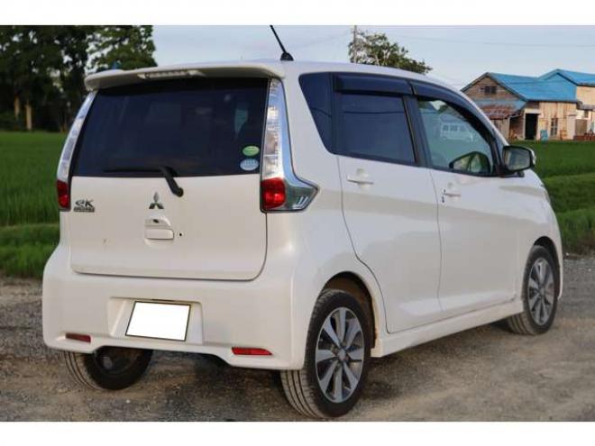 eKカスタムT 4WD　検二年　シートヒーター　社外ナビ　自社　ローンカノウ 660