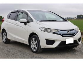 フィット　1.5 ハイブリッド Lパッケージ 4WD　検R9/1　バックカメラ　BT　クルコン　エンスタ　DVD　ETC　自社　ローンカノウ 1500